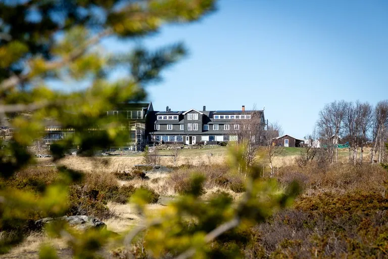 Nøsen mountain lodge in the spring landscape under a clear sky